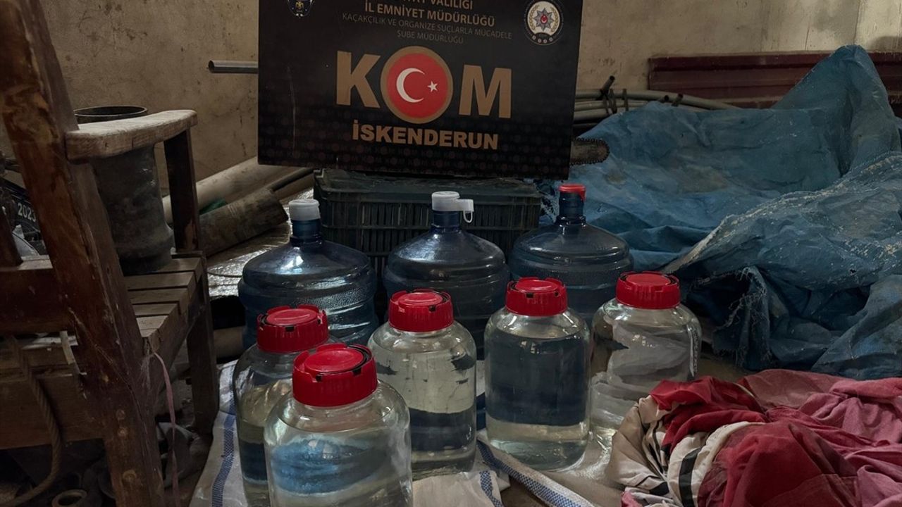 Hatay'da 1510 litre sahte içki ve 700 paket kaçak sigara ele geçirildi