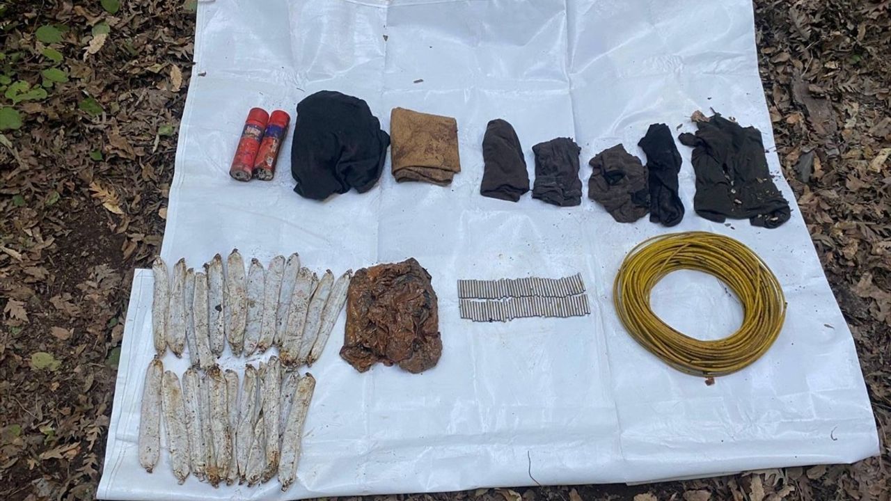 Hatay'da Mağarada PKK/KCK'ya Ait Patlayıcı ve Yaşam Malzemeleri Ele Geçirildi