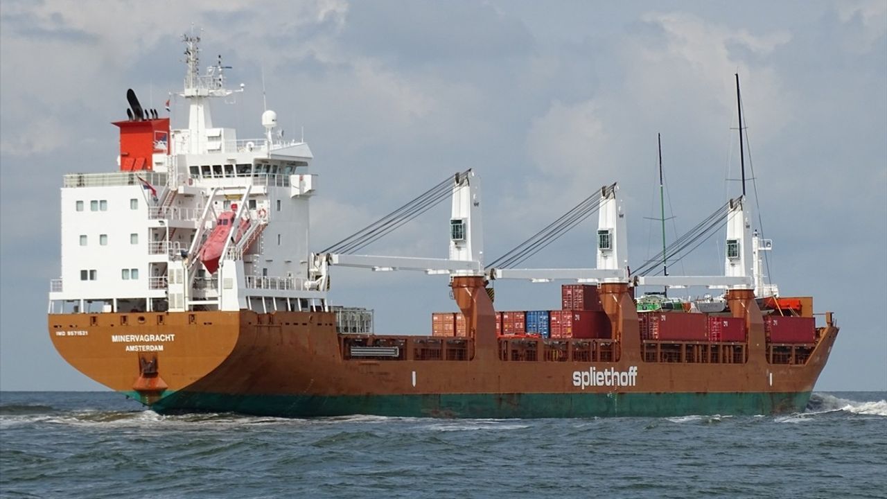 Hollanda bandıralı Minervagracht Aden Körfezi'nde saldırıya uğradı