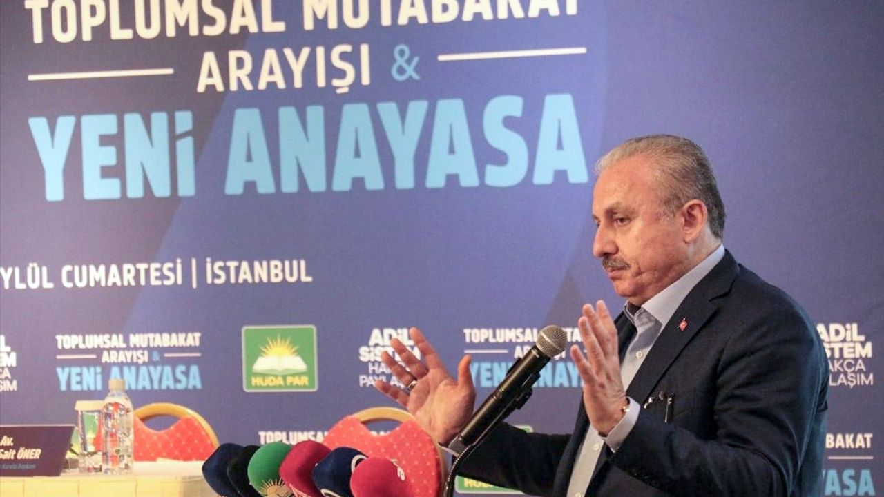 HÜDA PAR İstanbul'da 'Toplumsal Mutabakat Arayışı ve Yeni Anayasa' Çalıştayı Düzenledi