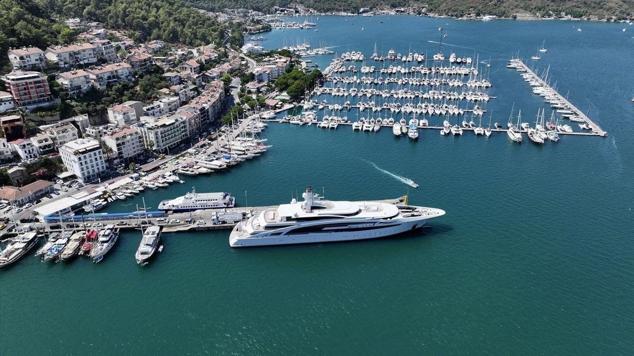 I Dynasty'ya Fethiye'de Tankerle Yakıt İkmalı