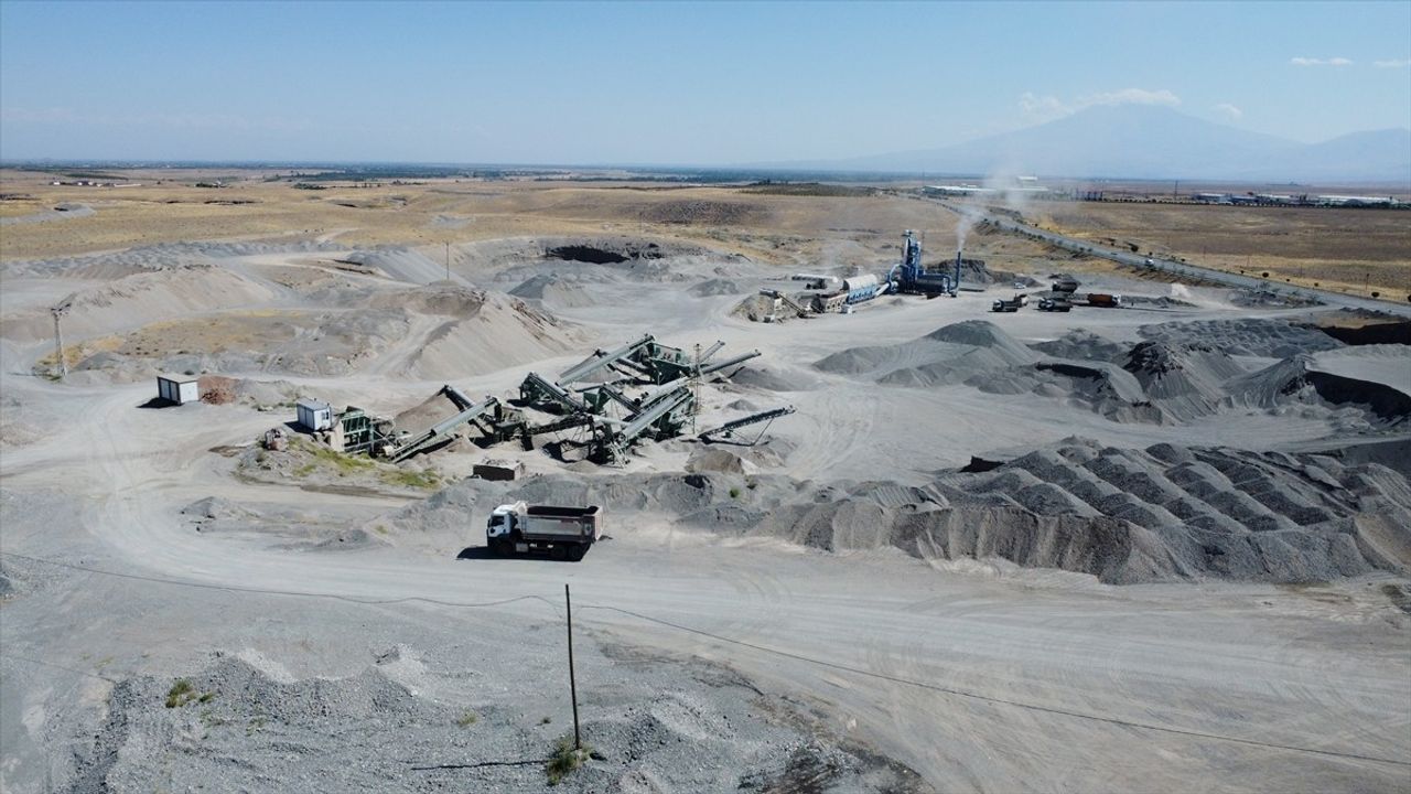 Iğdır'da Kış Öncesi 300 Kilometrelik Yol Seferberliği