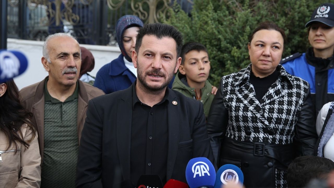 İlik Nakli Olan 7 Yaşındaki Sıraç'ın Polislerle Balon Uçurma İsteği Gerçekleşti