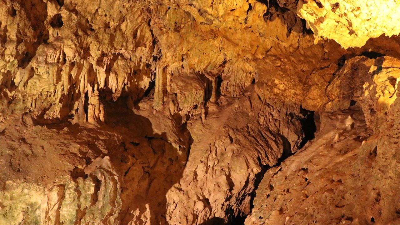 İnsuyu Mağarası'na 49 bin 730 Ziyaretçi: Burdur'un Yazın Serinleyen Doğal Adresi