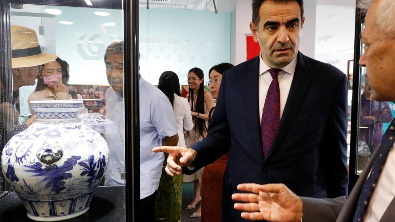 İpek Yolu'nun Mirası: Yüen ve Ming Dönemi Çin Porselenleri Pekin'de