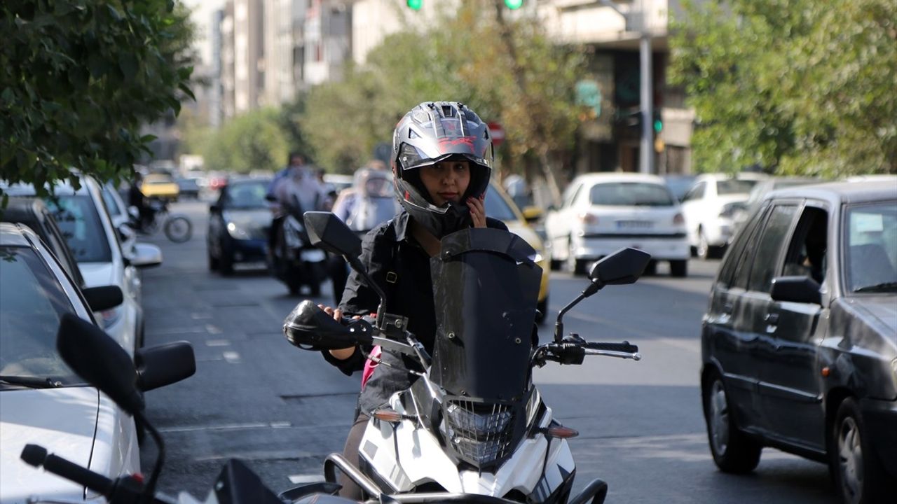 İran'da Kadınlara Motosiklet Ehliyeti Mücadelesi: Meclis'e Tasarı Sunuldu
