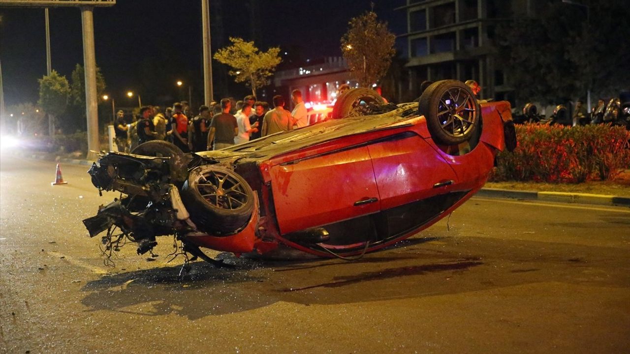 İskenderun'da Kaldırıma Çarpan Otomobil: 3 Ölü, 3 Yaralı