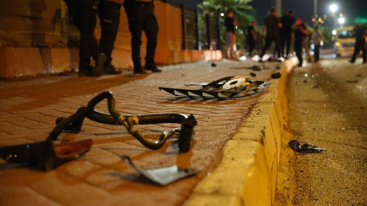 İskenderun'da Otomobil Kaldırıma Çarptı: 3 Ölü, 3 Yaralı