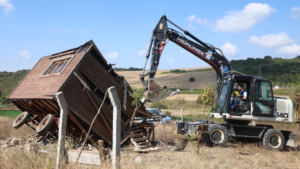 İSKİ Terkos Havzası'nda 17 Zararlı Yapıyı Yıktı