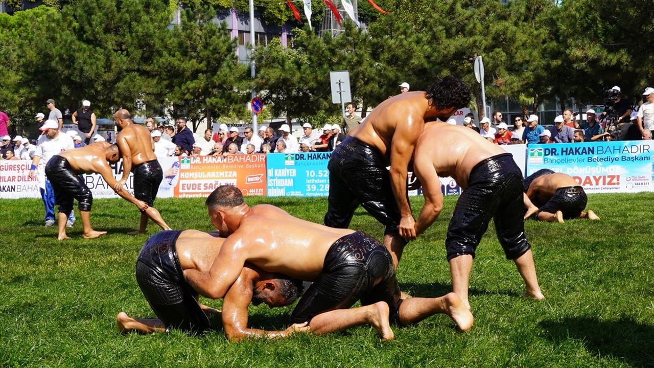 İstanbul'da 20. Geleneksel Bahçelievler Kocasinan Yağlı Güreşleri'nde Recep Kara şampiyon