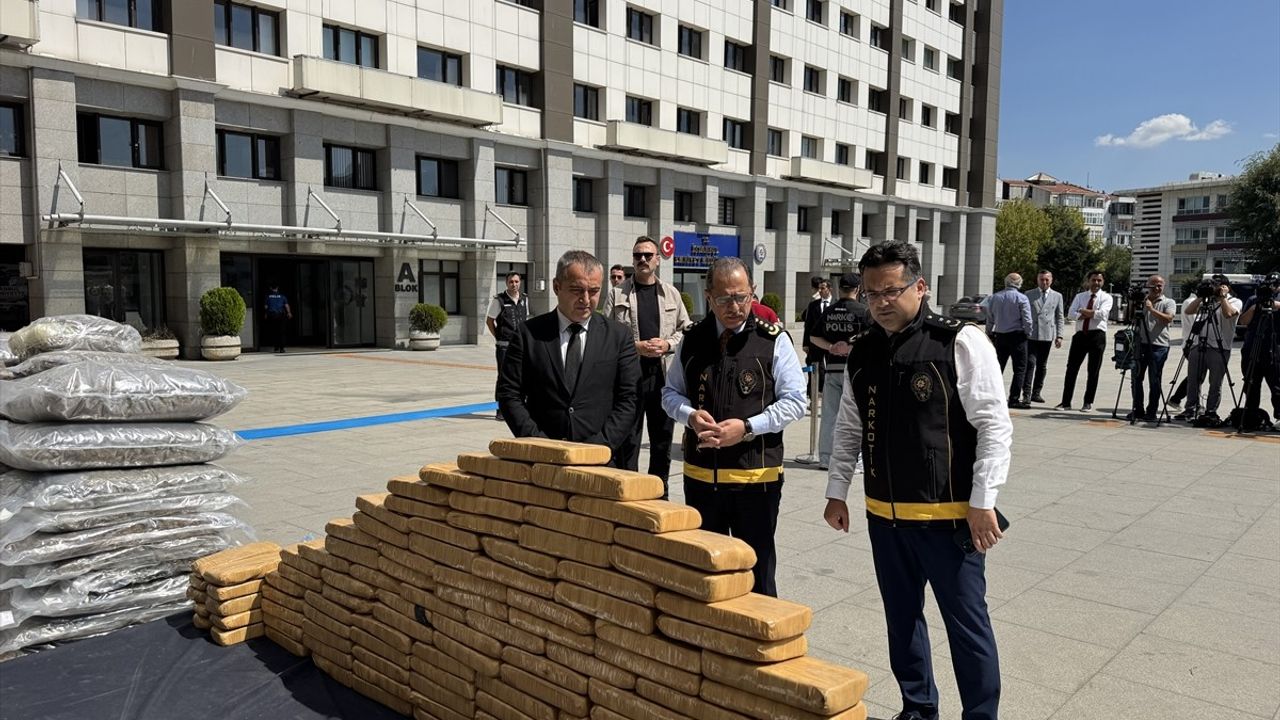 İstanbul'da Büyük Uyuşturucu Operasyonu: 261 kg Metamfetamin, 90,5 kg Skunk, 66 kg Eroin