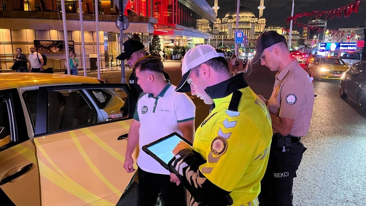 İstanbul'da 'Huzur' Uygulaması: Fatih, Kadıköy ve Beyoğlu'nda Geniş Denetim