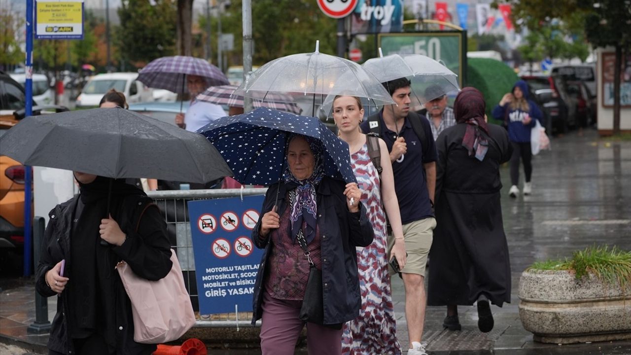 İstanbul'da Yağış Etkili: Trafikte Yoğunluk Yüzde 47