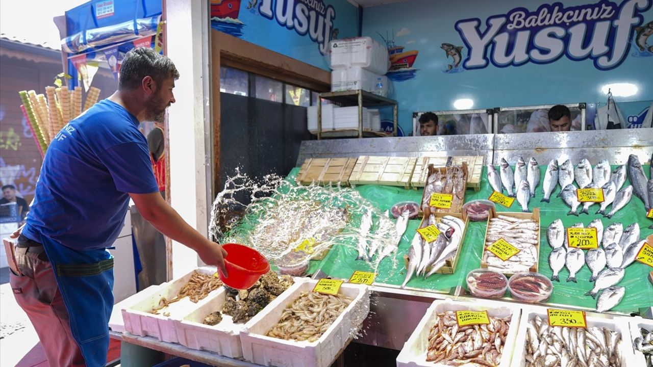 İstanbul Tezgahları Hamsi ve İstavritle Canlandı; Palamut Az