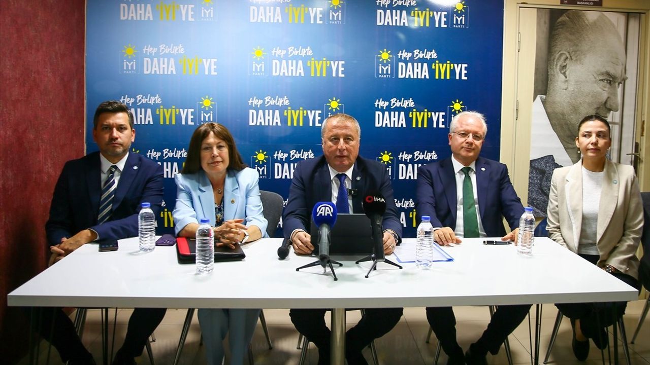İYİ Parti Genel Başkan Yardımcısı Olgun Uşak'ta: Susuzluk Üretimi Tehdit Ediyor