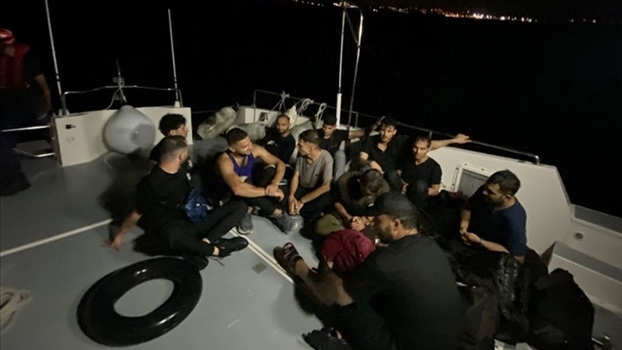 İzmir Çeşme Açıklarında 11 Düzensiz Göçmen Yakalandı