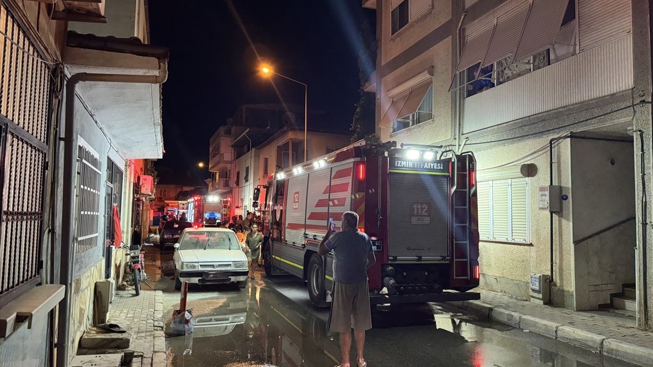 İzmir Çiğli'de Ev Yangını: Daire Kullanılamaz Hale Geldi