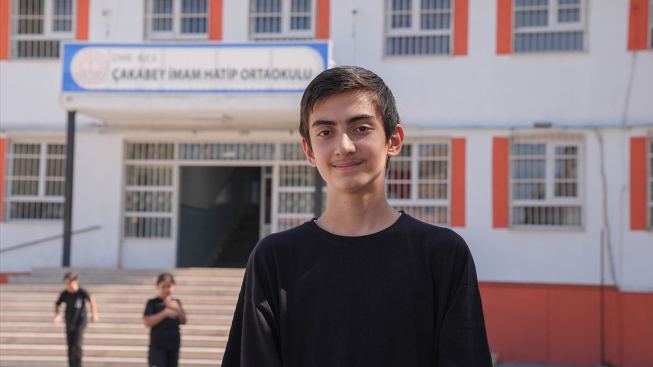 İzmir’de 142 Öğrenciden 'Sumud' Koreografisi: Küresel Sumud Filosu'na Destek