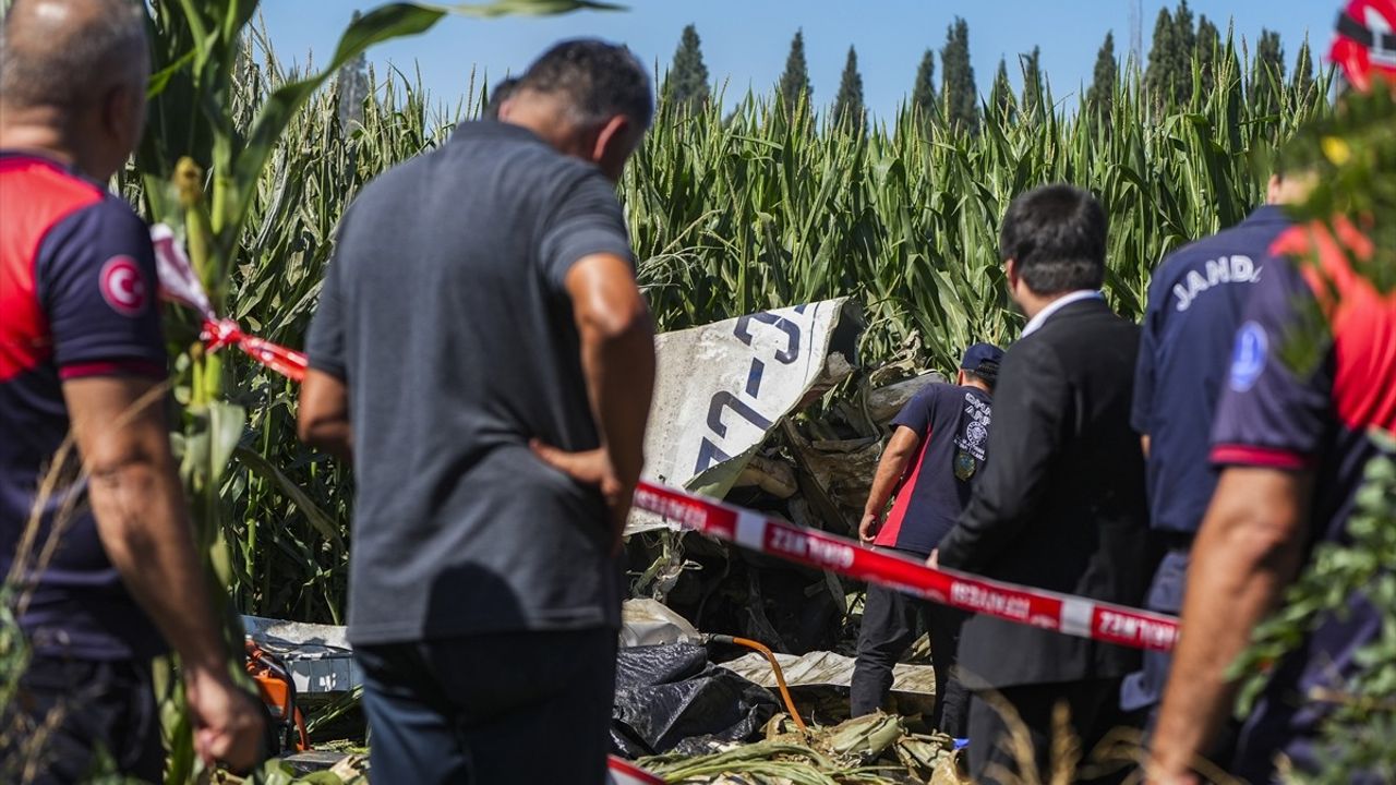İzmir'de Eğitim Uçağı Mısır Tarlasına Düştü — Tanık Anlatıyor