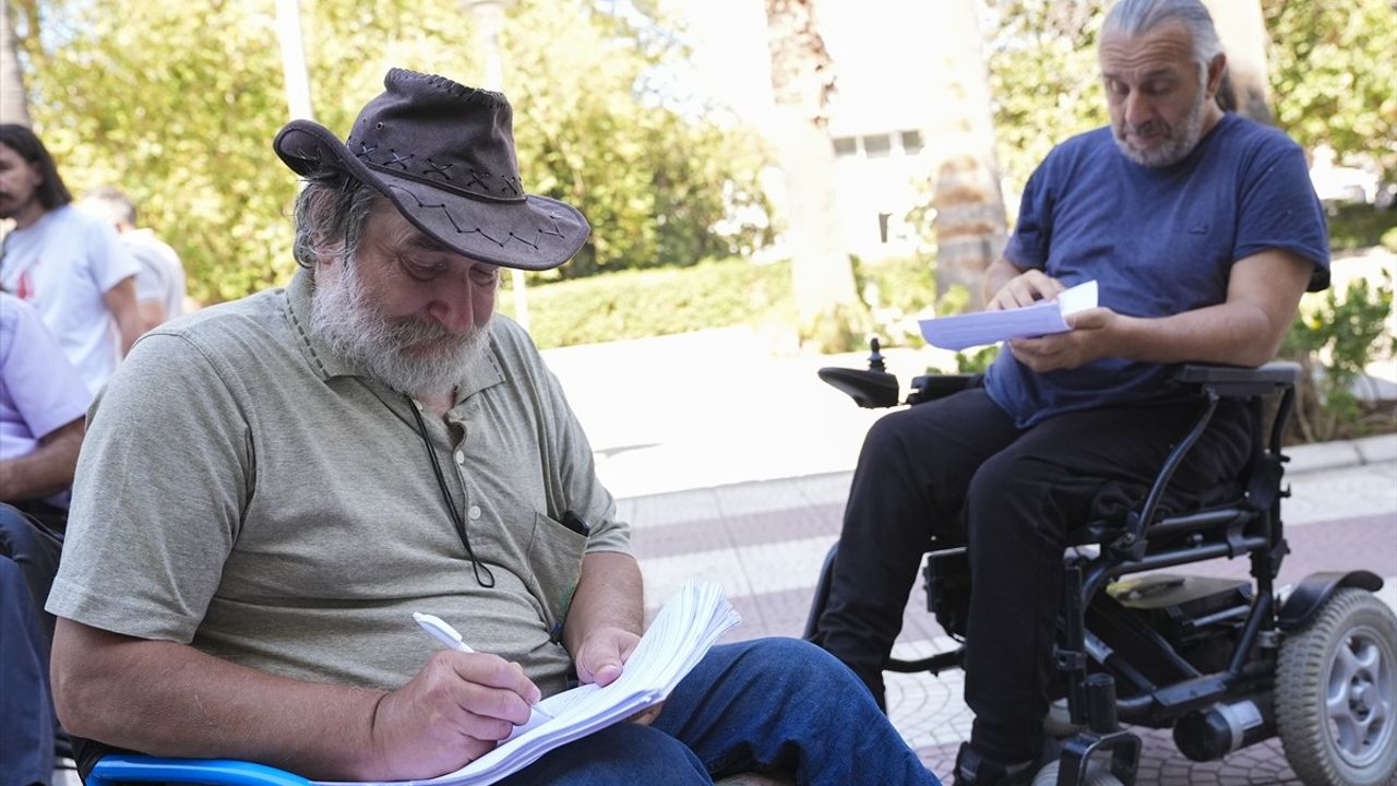 İzmir'de Engellilerden "Ulaşımda Kesintisiz Erişim" Talebi