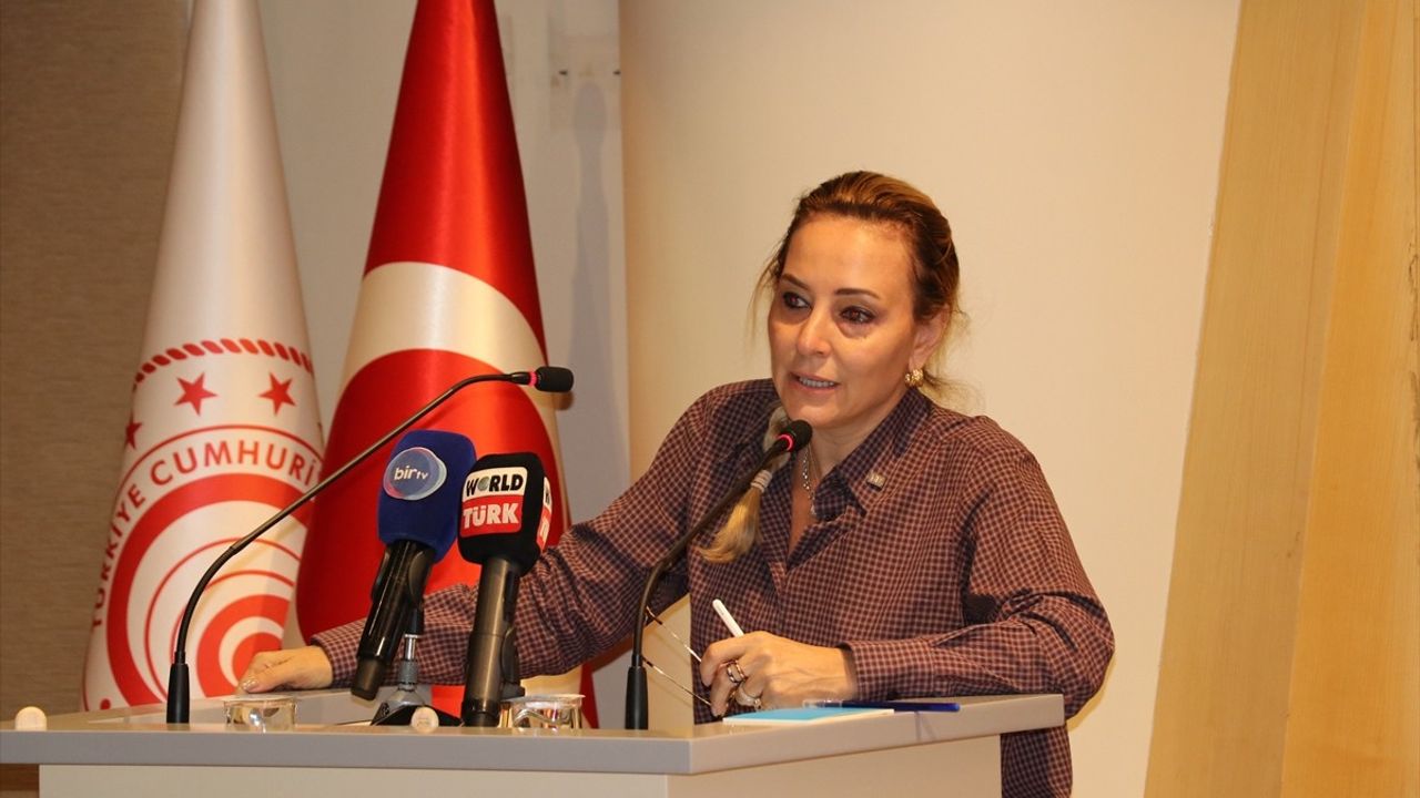 İzmir'de 'Tarım ve Gıda İhracatında Gelecek Vizyonu' Paneli