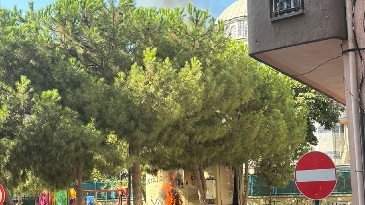 İzmir'de trafoda yangın: Alevler çevreye sıçramadan söndürüldü
