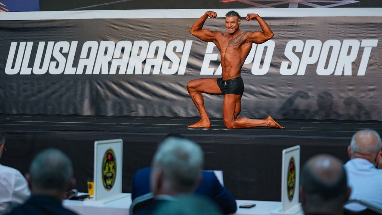 İzmir'de Uluslararası Mr. Universe Vücut Geliştirme Yarışması gerçekleştirildi