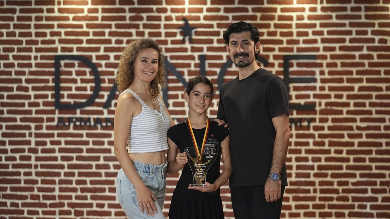 İzmirli Lena Esen, Dünya Dansında Zirveyi Zorluyor