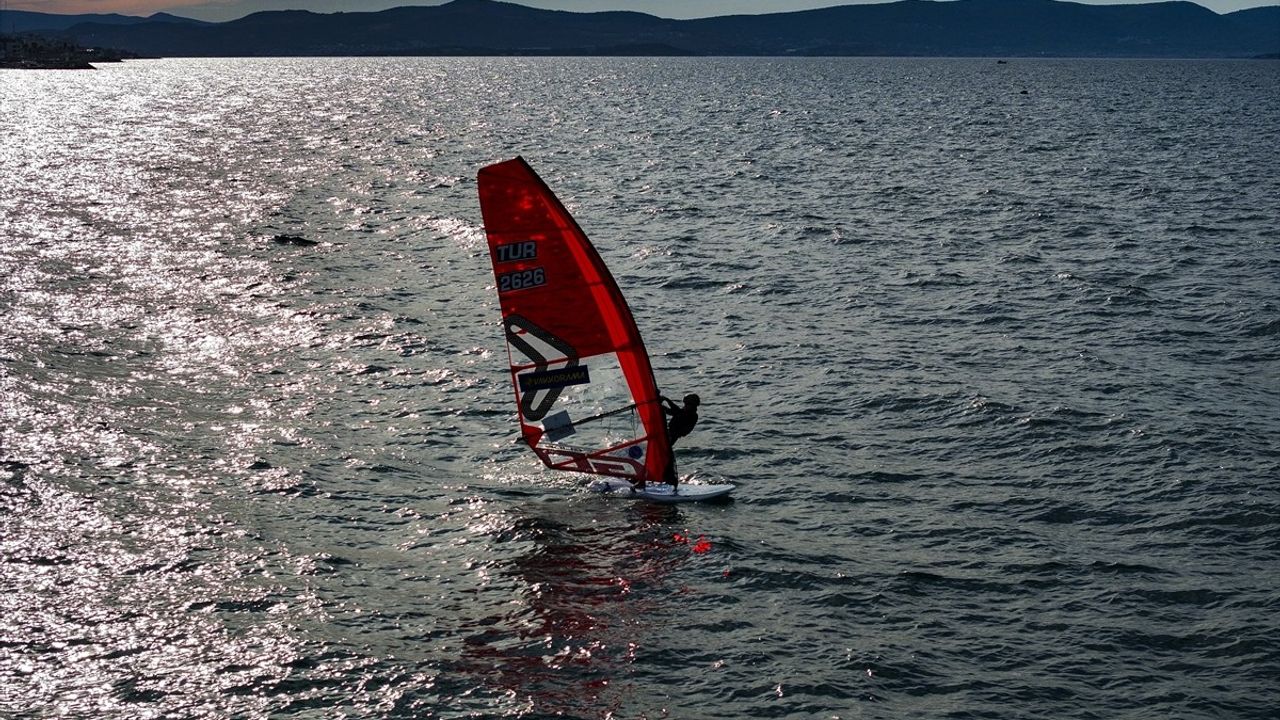 İzmirli Poyraz Yetimler, Rüzgar Sörfünde Dünya İkinciliğine Ulaştı