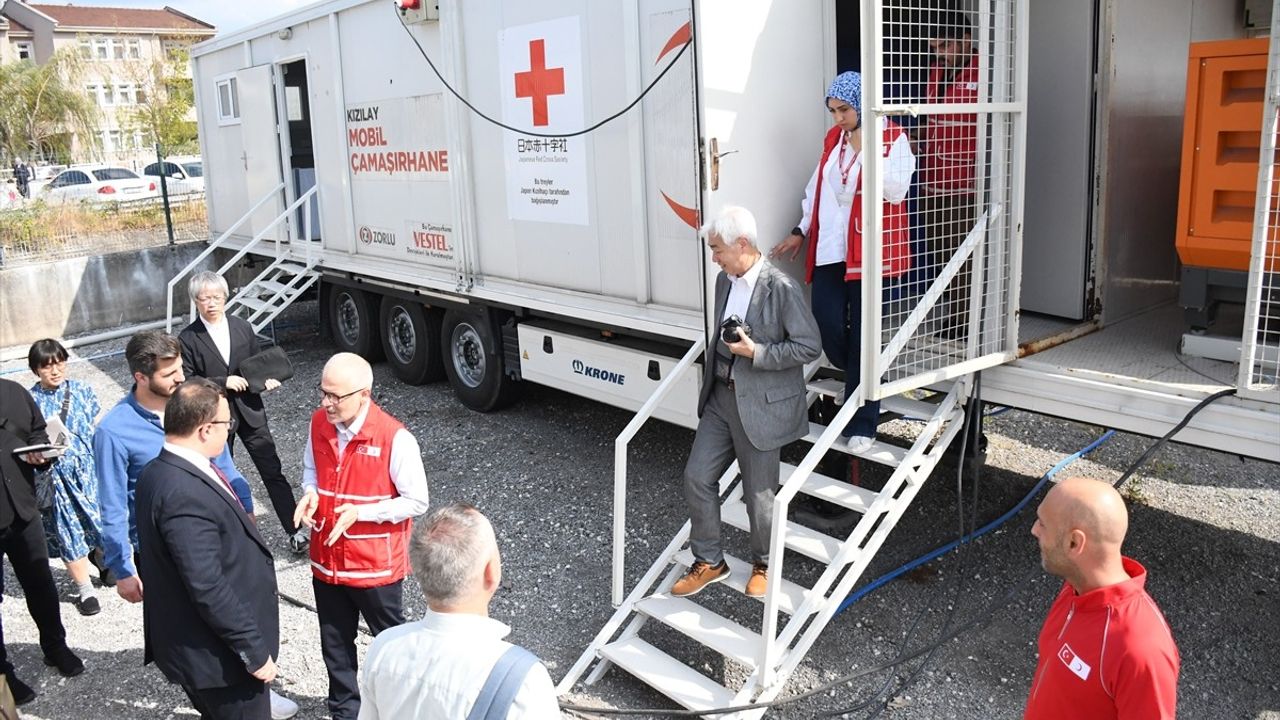 Japon Akademisyenler Düzce Depremi'nin Merkez Üssü Kaynaşlı'da İnceleme Yaptı