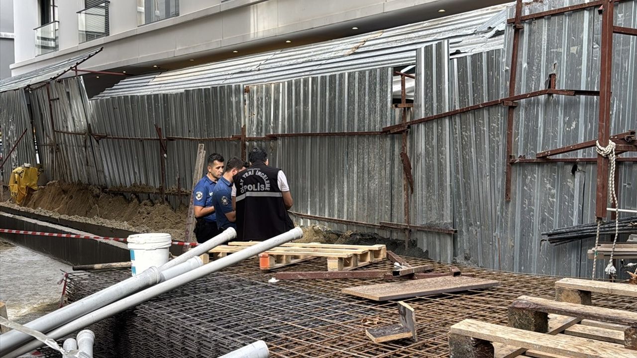 Kadıköy'de Şantiyede İstinat Duvarı Çöktü: 2 İşçi Yaralandı