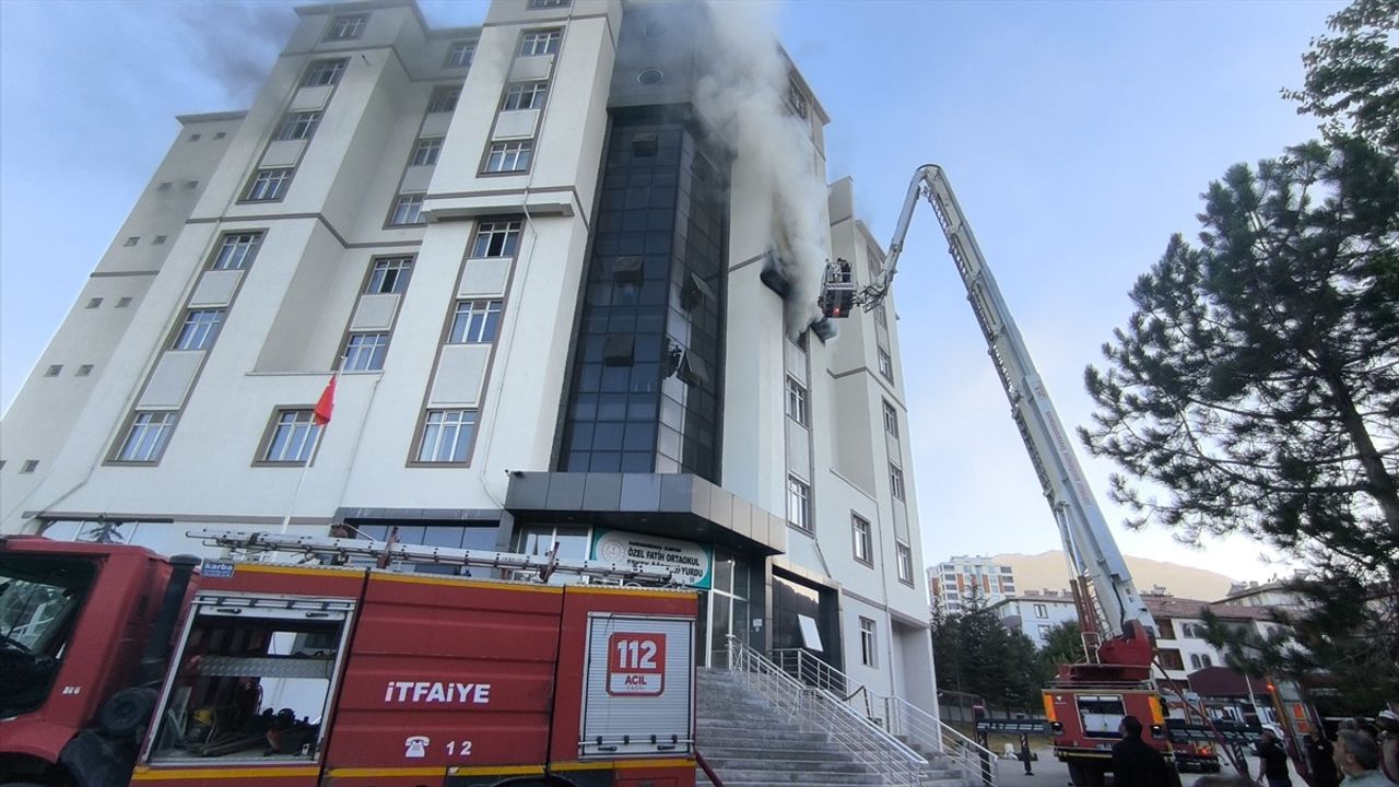 Kahramanmaraş Elbistan'da Özel Erkek Öğrenci Yurdunda Yangın Söndürüldü