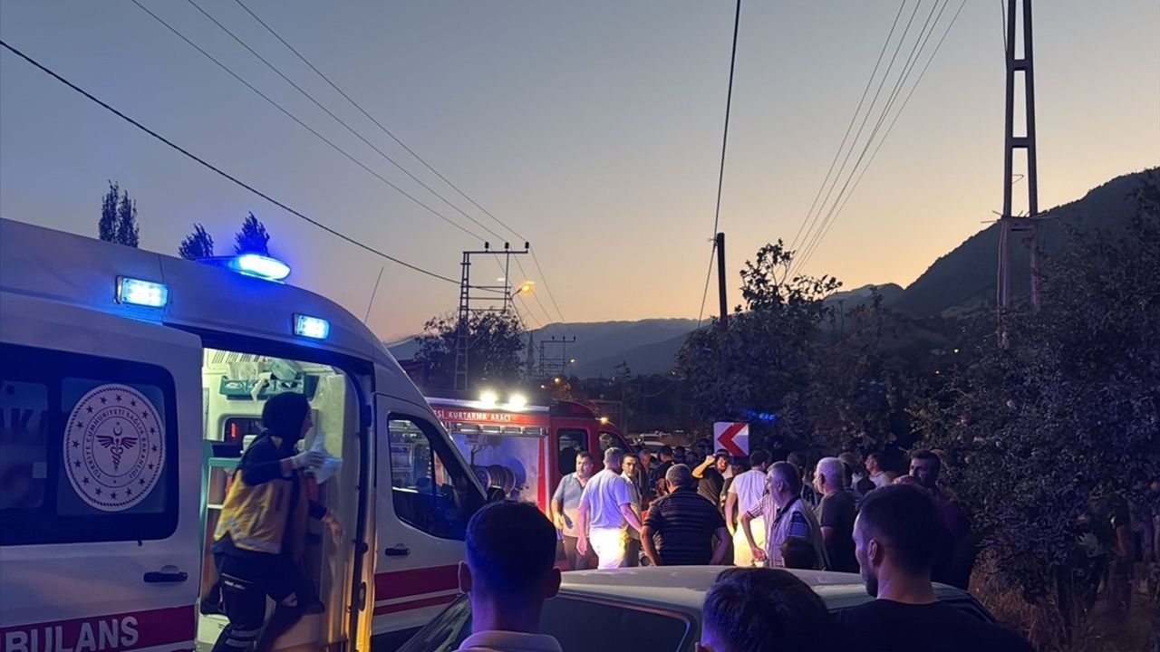 Kahramanmaraş'ta 3 aracın karıştığı kaza: 1'i bebek, 6 yaralı