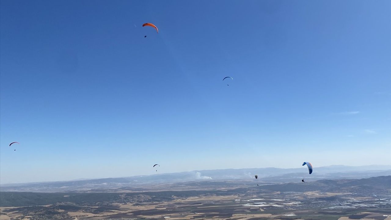 Kahramanmaraş'ta Yamaç Paraşütü Şenliği — 16 ilden 110 Sporcu Yalnız Ardıç'ta Uçtu