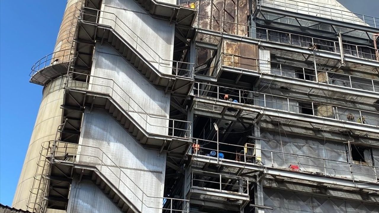 Kangal Termik Santrali'nde Yangın: İtfaiye Müdahalesi Sürüyor