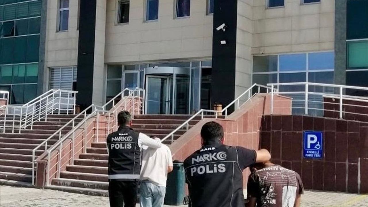 Kars'ta Uyuşturucu Operasyonu: 2 Zanlı Tutuklandı