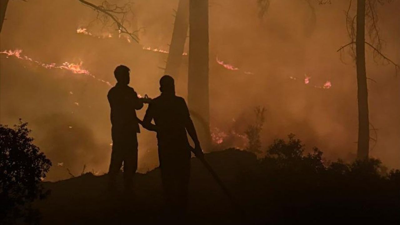 Kaş'ta Orman Yangını Söndürüldü