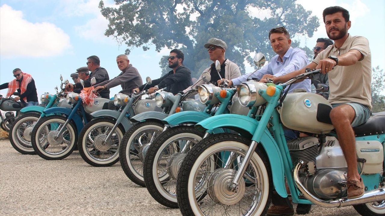 Kaş'ta Yöresel Ürünler Festivali'nde Yörük Göçü Canlandırıldı