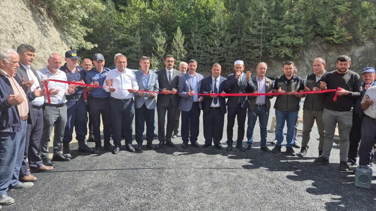 Kastamonu'da 6 km'lik Yol Asfaltlandı: Köylüler Davul Zurna ile Kutladı