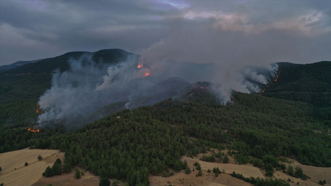 Kastamonu-Karabük Sınırında İki Orman Yangını — 6 Köy Boşaltıldı