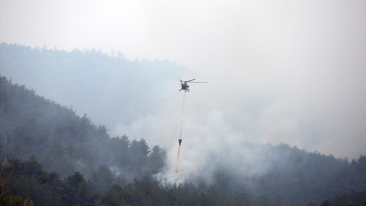Kastamonu-Karabük Sınırında İki Orman Yangınına Müdahale Sürüyor