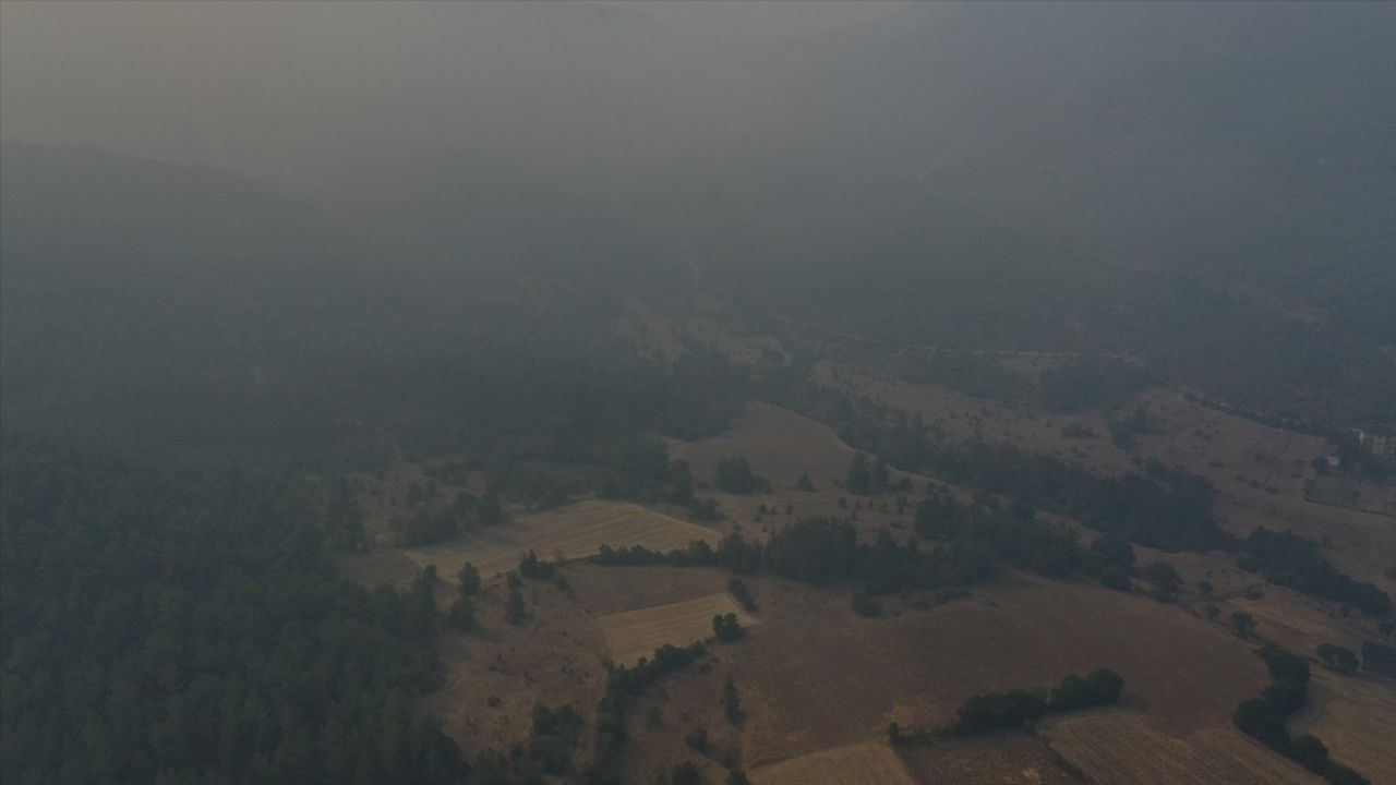 Kastamonu-Karabük'te 2 Orman Yangınına Karadan ve Havadan Müdahale Sürüyor