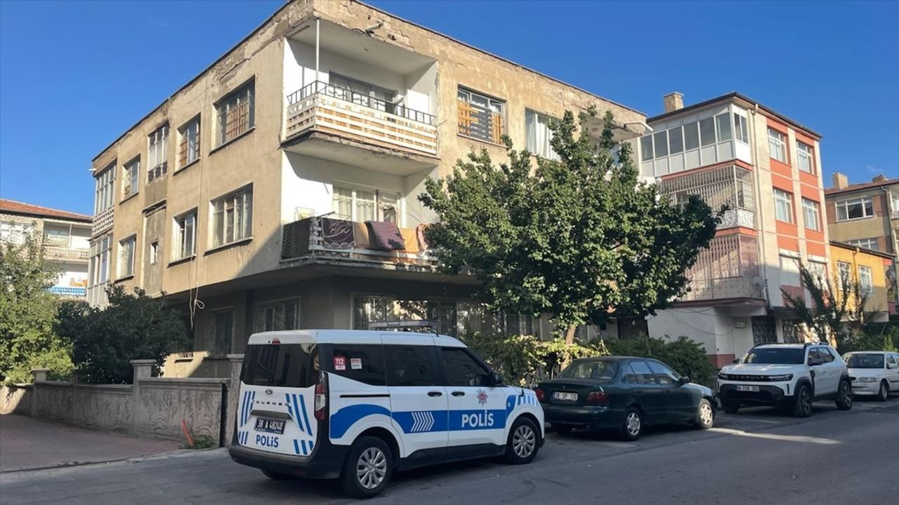 Kayseri'de Balkondan Düşen 2 Yaşındaki Çocuk Ağır Yaralandı