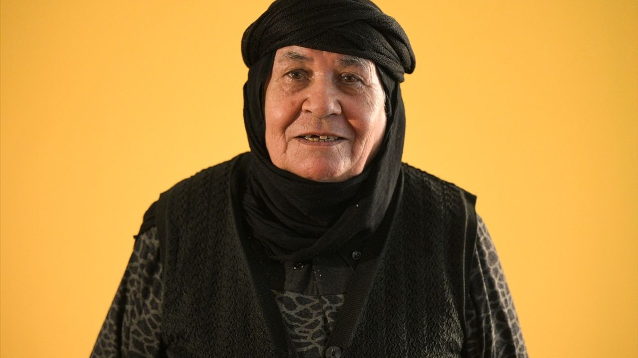 Kayseri Palas'ta 'Kara Yapıklılar' Geleneksel Baş Bağlamayı Yaşatıyor