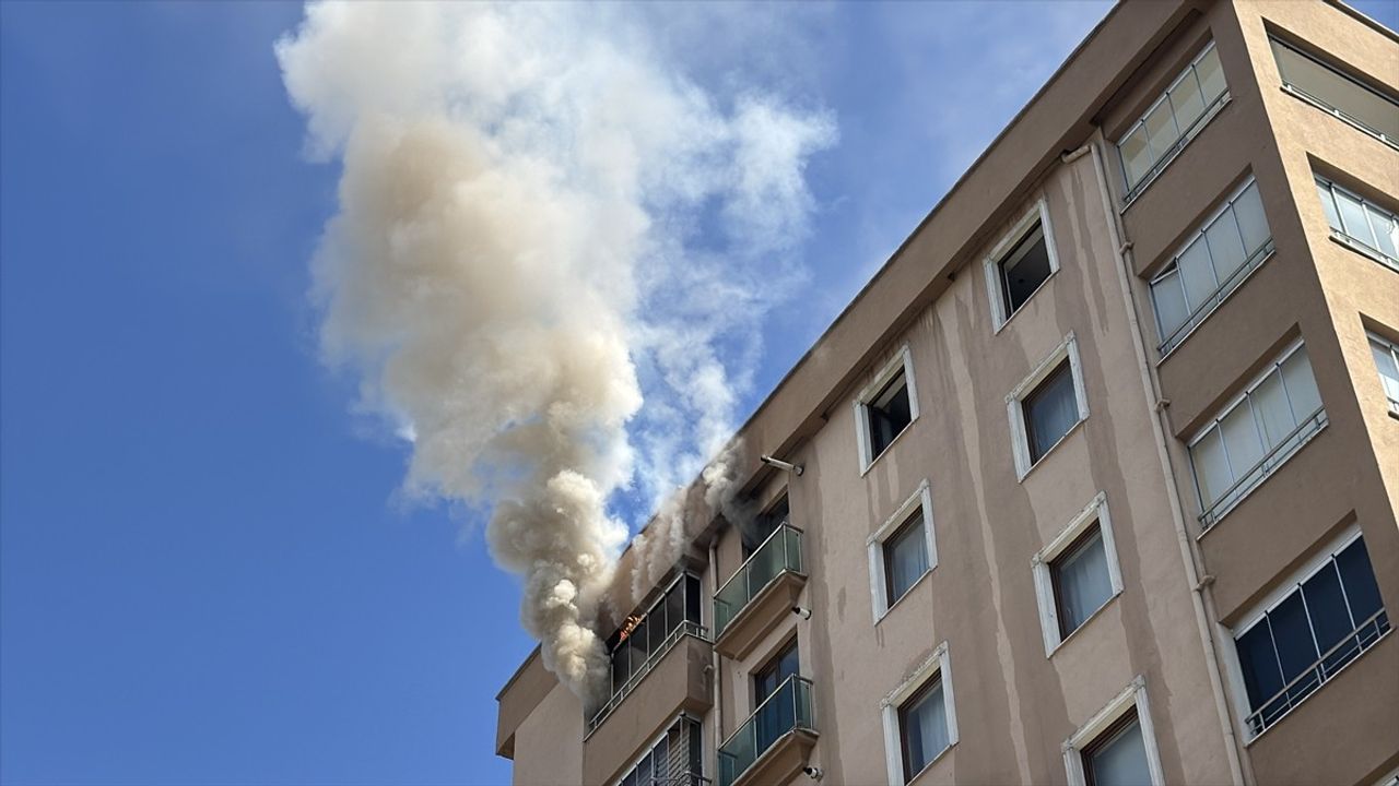 Kayseri Talas'ta 8 Katlı Binanın Çatısında Yangın Söndürüldü