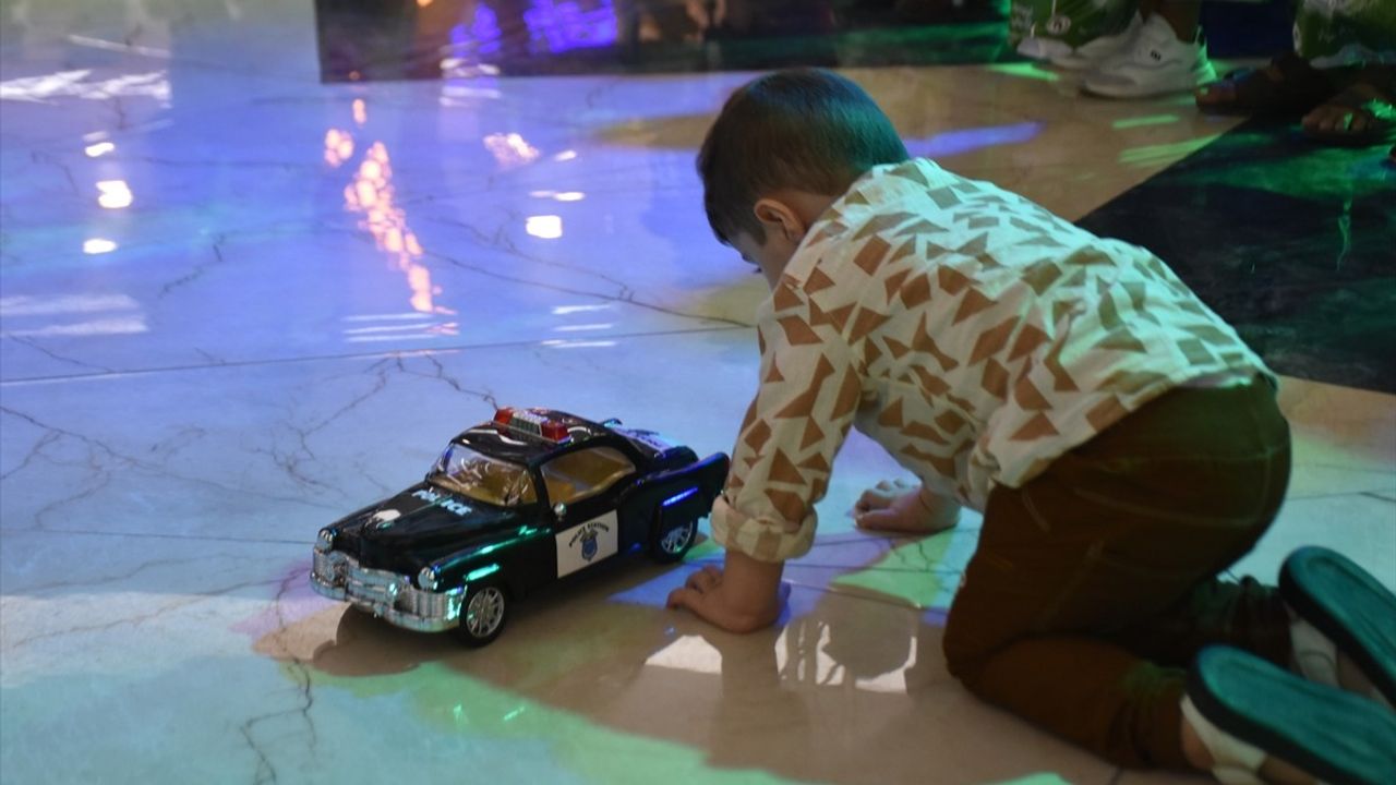 Kerkük'te Mevlid-i Nebi Haftası: 95 'Muhammed' Çocuğa Hediye