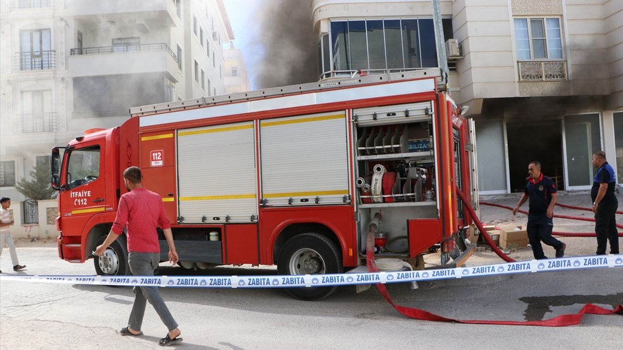 Kilis'te Mustafa Süzgün'e Ait Tekstil Atölyesinde Yangın Söndürüldü