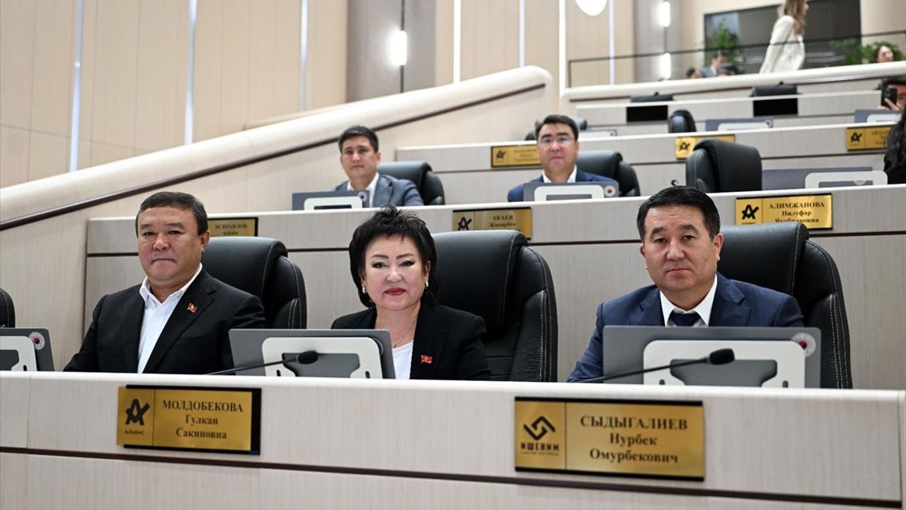 Kırgızistan Meclisi Feshedildi: Erken Seçim Kapıda