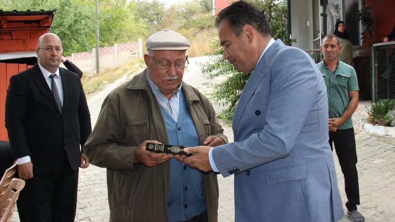 Kırklareli'de Yükümlüler Şehit Anıl Yalap'ın Evini Boyadı