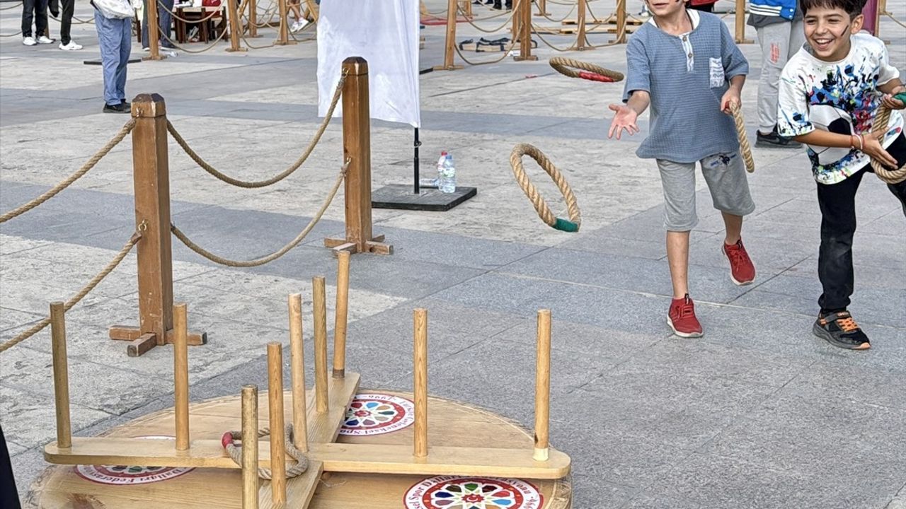 Kırşehir'de "Geleneksel Oyunlar Tırı" Çocuklarla Buluştu